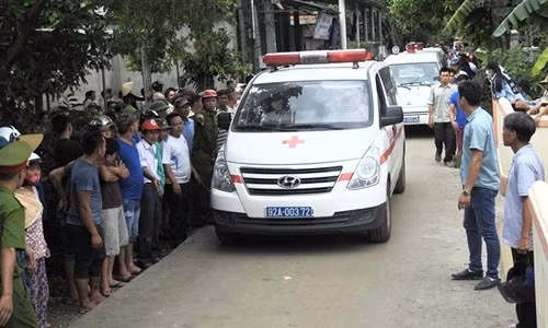 Thi thể nạn nhân vụ TNGT thảm khốc ở Quảng Nam được đưa về Quảng Trị trong tiếng khóc xé lòng của người thân.