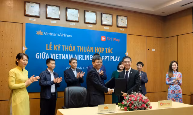 Triển khai ứng dụng FPT Play trên chuyến bay nội địa của Vietnam Airlines