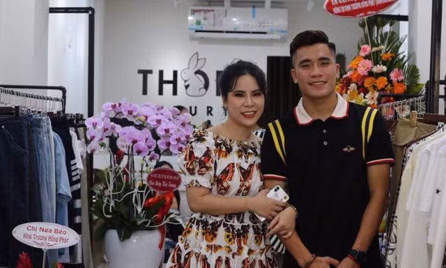 Đến lượt cầu thủ Bùi Tiến Dụng U23 Việt Nam công khai bạn gái? 