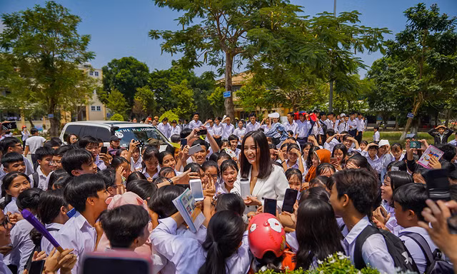 Học sinh vùng sâu háo hức đón tri thức từ Hành trình trái tim