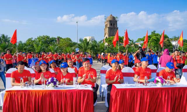 oàn cảnh lễ ra quân chiến dịch “Hãy làm sạch biển – Tử tế với đại dương” năm 2019 tại Quảng Bình
