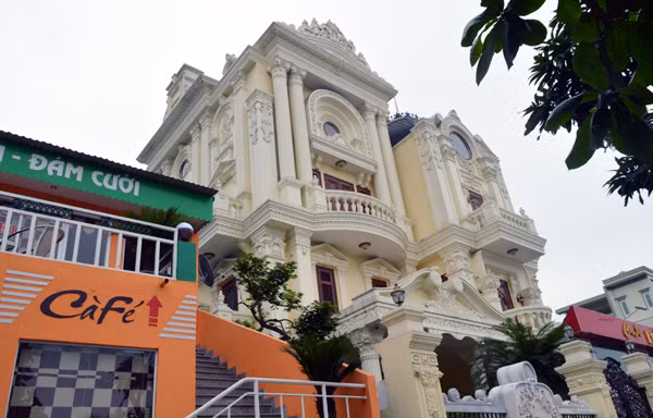 Cung điện view biển, đẳng cấp của đại gia Hạ Long