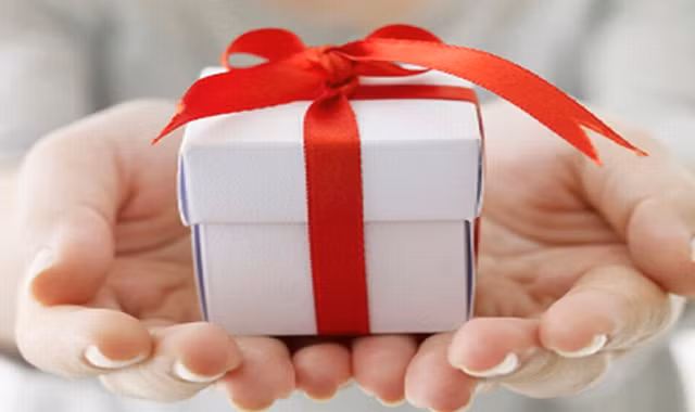 Không nắm rõ tâm lý, sở thích của chị em nên nhiều món quà đấng mày râu chịu khó săn lùng vẫn không làm vừa lòng "người đẹp"