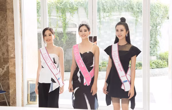 Khoảnh khắc đẹp của top 3 HHVN 2018 trước khi rời 'ngôi nhà chung'