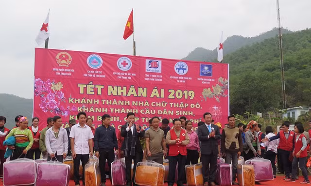Tết sớm cùng Tình người về với bà con vùng núi xứ Thanh 
