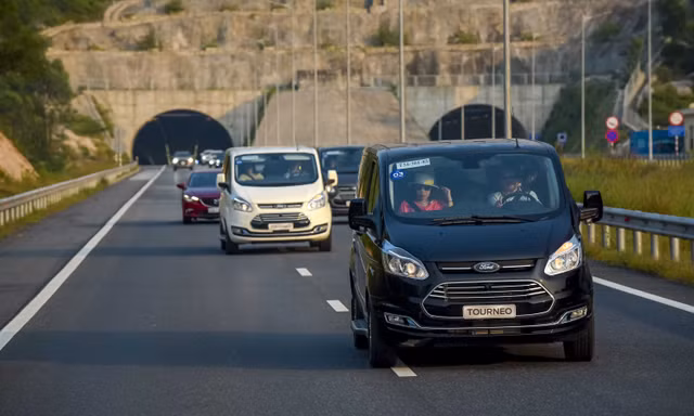 Trải nghiệm Ford Tourneo mới: Đẳng cấp doanh nhân, tiện nghi và êm ái
