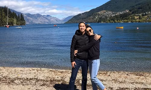 Vợ chồng Hà Tăng lãng mạn tình tứ tại New Zealand