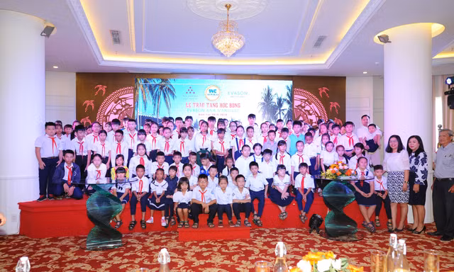 Học bổng Evason Ana Mandara tiếp sức học sinh nghèo vượt khó tỉnh Khánh Hòa