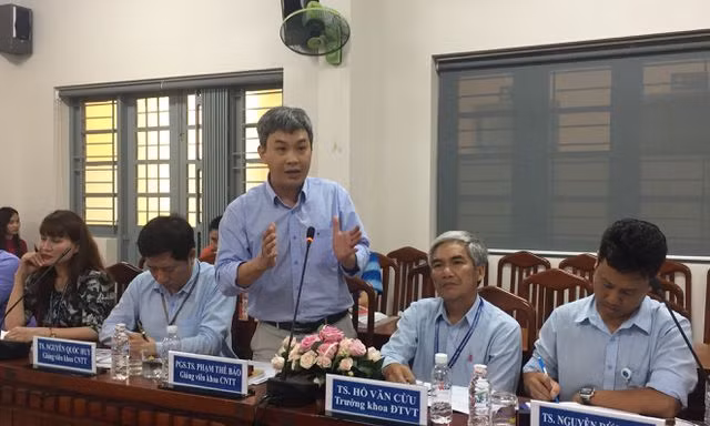 TS Phạm Thế Bảo, Giảng viên khoa Công nghệ thông tin, Trường ĐH Sài Gòn chia sẻ băn khoăn về việc dạy học tin học trong trường phổ thông.