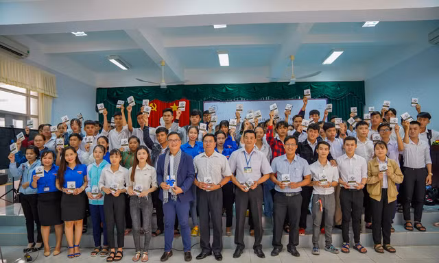 Sách quý giúp thanh niên mở ra chương mới trong cuộc đời