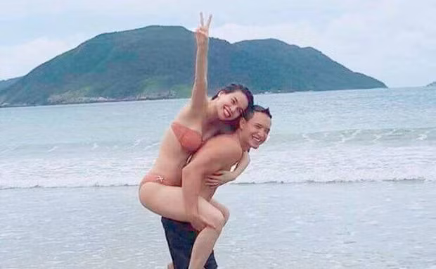 Kim Lý xuất hiện cùng Hồ Ngọc Hà ở sân bay