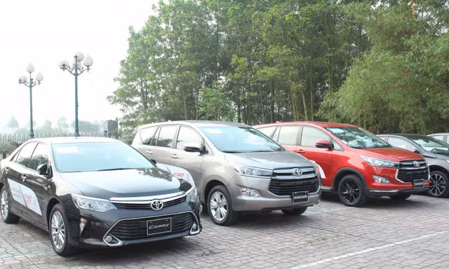 Tại các đại lý kinh doanh ô tô, hầu hết các mẫu xe lắp ráp đều được giảm giá cả chục triệu đồng