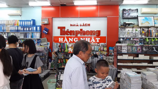 Share bài viết nhận Thẻ mua hàng tại Nhà sách Tiền Phong