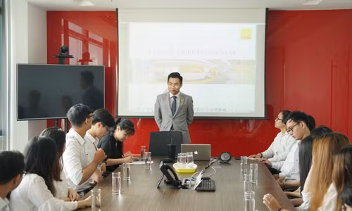 Chuyến học tập thực tế tại Tập đoàn Savills của sinh viên UEF