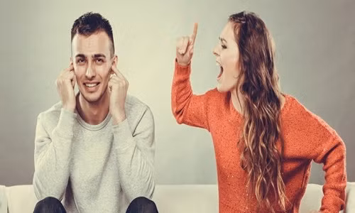 Làm cách nào để đối mặt với cô vợ bạo lực?