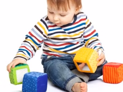 Đồ chơi giúp bé phát triển toàn diện
