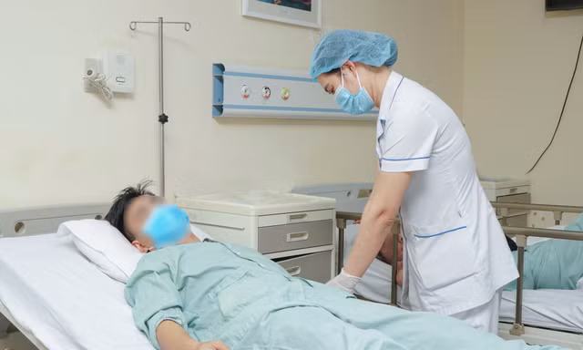 Hà Nội: Người đàn ông có 4 quả thận, nhập viện vì đau dữ dội vùng thắt lưng do uống quá nhiều bia rượu
