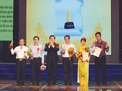 Báo chí phải gắn với cuộc sống nhân dân