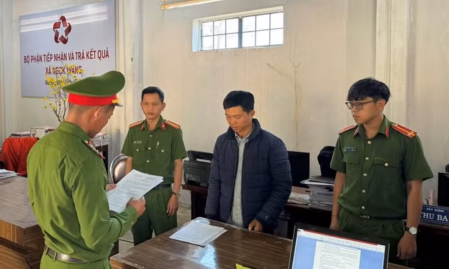 Hối lộ cán bộ địa chính để 'hô biến' 5ha đất của người khác mang tên mình