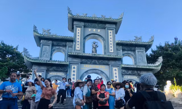 Du lịch tâm linh ở Đà Nẵng hút khách dịp nghỉ lễ