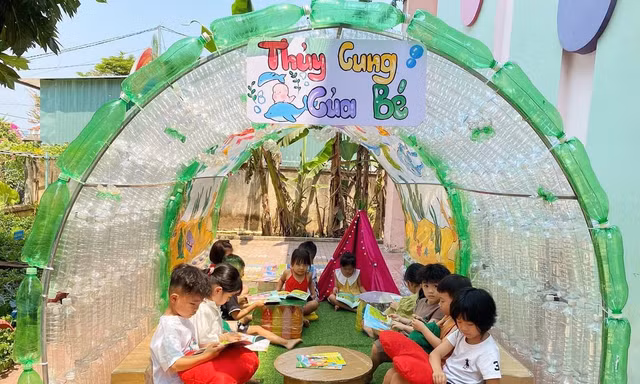 Độc đáo thủy cung từ rác thải nhựa 