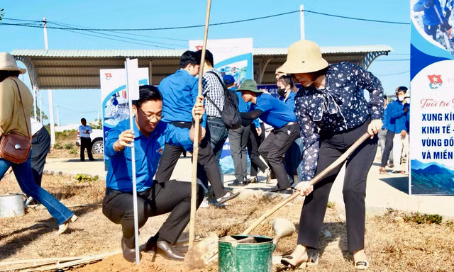 Những con số ấn tượng của tuổi trẻ Kon Tum trong 2 tuần đầu Tháng Thanh niên
