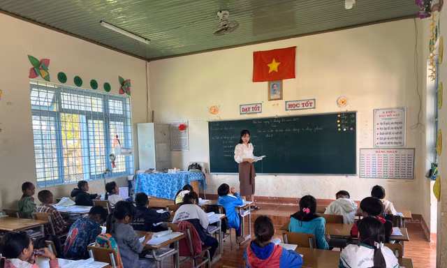 Một tháng, 4 hiệu trưởng và hiệu phó xin nghỉ việc