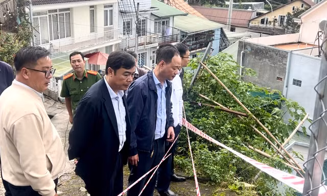 Hiện trường vụ sạt lở gây sập nhà ở Đà Lạt