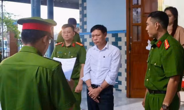 Khởi tố cán bộ địa chính xã lừa đảo chiếm đoạt hàng tỷ đồng của dân