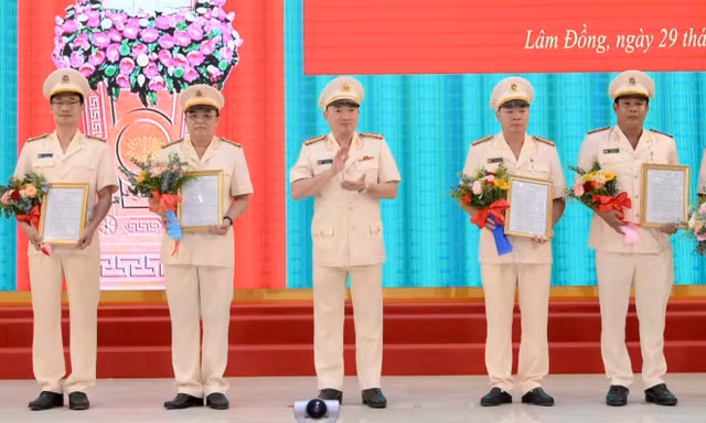 Công bố quyết định của Bộ trưởng Công an về công tác cán bộ