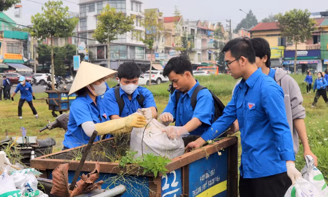 Tuổi trẻ Lâm Đồng thực hiện nhiều hoạt động vì cộng đồng mừng lễ hội lớn