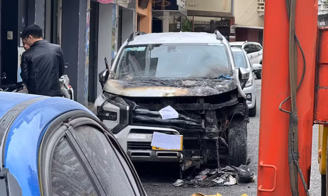 Công an vào cuộc vụ taxi bốc cháy trên đường phố Đà Lạt lúc rạng sáng