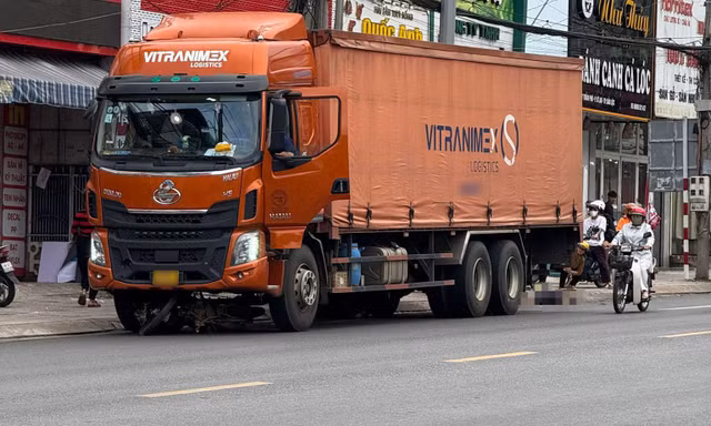 Tạm giữ tài xế vụ xe tải trôi cán chết người chờ đèn đỏ