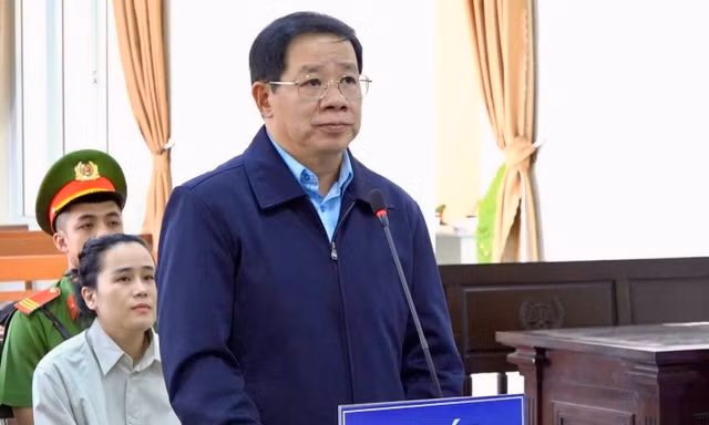Móc ngoặc với Cty Việt Á, cựu Giám đốc CDC Lâm Đồng cùng đồng phạm lĩnh án