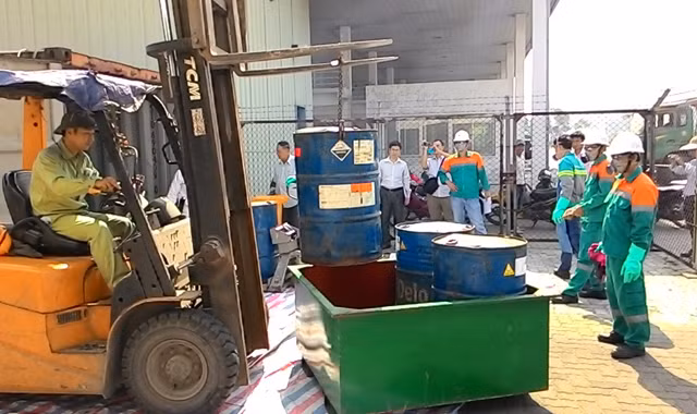Vận chuyển thành công 7.000 lít dầu chứa PCB về Kiên Giang