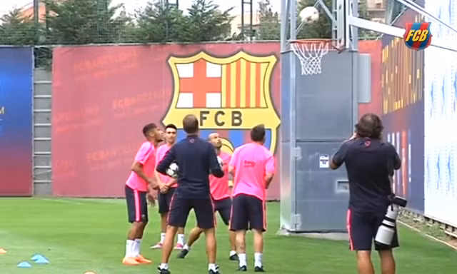 Messi đánh đầu ghi bàn vào rổ tuyệt đỉnh