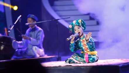 Cậu bé 8 tuổi hát chầu văn 'gây sốt' Vietnam's Got Talent