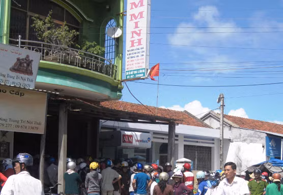 Nghe tin đồn nhảm, dân đổ xô đi bán vàng