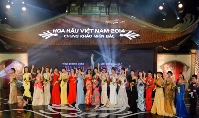 Đêm đẹp bên sông Hồng