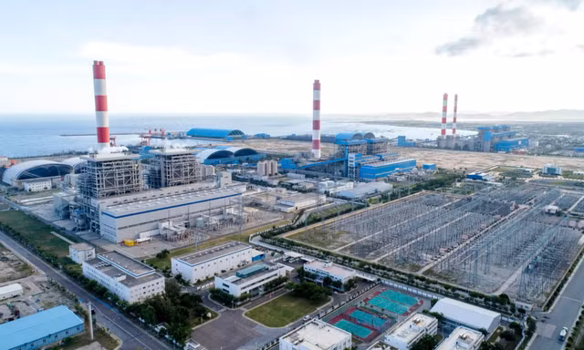 Bình Thuận: Bụi đen từ Điện lực Vĩnh Tân phát tán vào nhà dân