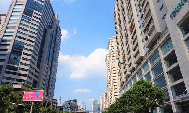 Người mua nhà thuộc dự án nâng tầng sai quy hoạch đường Lê Văn Lương có gặp rủi ro? 