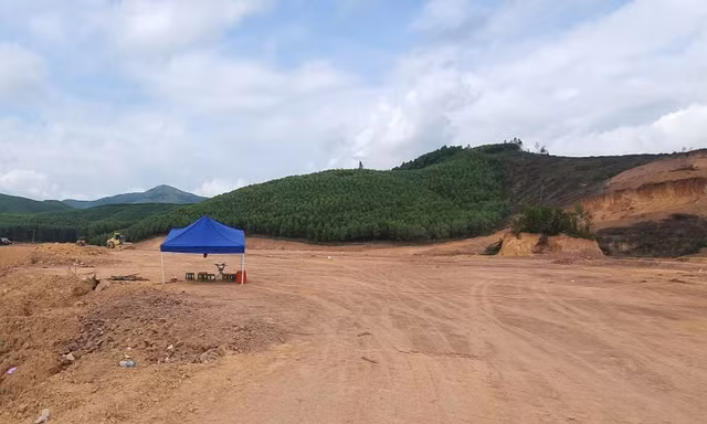 Khách hàng mất 4 tỷ đồng vì 'ôm' hàng chục lô đất đấu giá