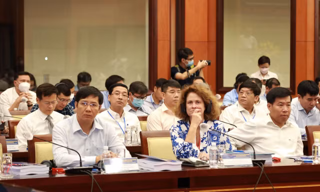 Hơn 300 đại biểu bàn về chủ trương, chính sách công nghiệp hoá đất nước 