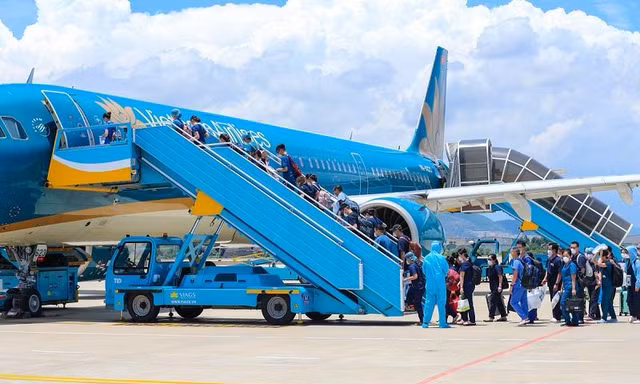 Chuyến bay đầu tiên sơ tán công dân tại Ukraine được bố trí 3 cơ trưởng