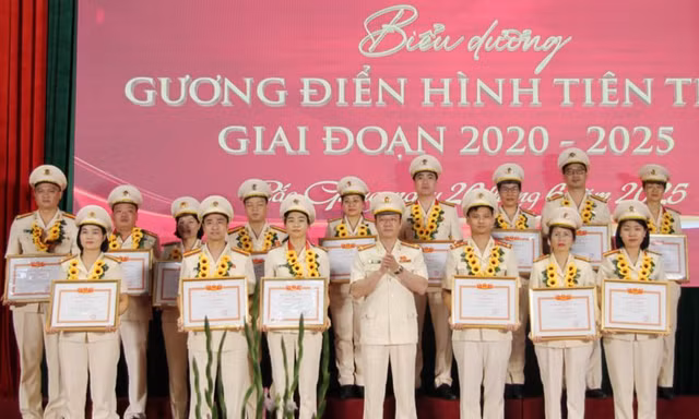 Công an Bắc Giang tuyên dương 80 điển hình tiên tiến.