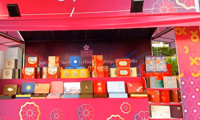 Giá bánh trung thu tăng, sức mua giảm