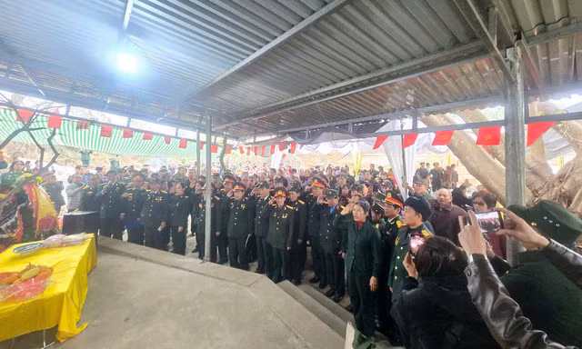 Nhiều đoàn cựu chiến binh tri ân đồng đội ở Pháo đài Đồng Đăng