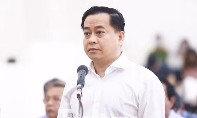 Phan Văn Anh Vũ tại một phiên tòa 