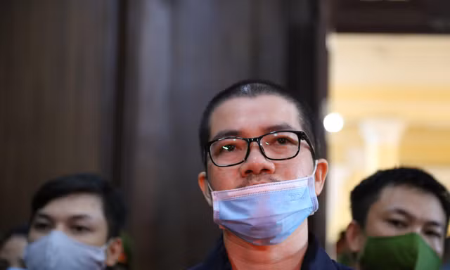 Nguyễn Thái Luyện tại tòa.