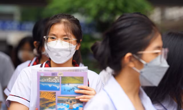 Tuyển sinh lớp 10: Cần đạt trung bình mấy điểm để có suất vào trường công lập tại TP.HCM?